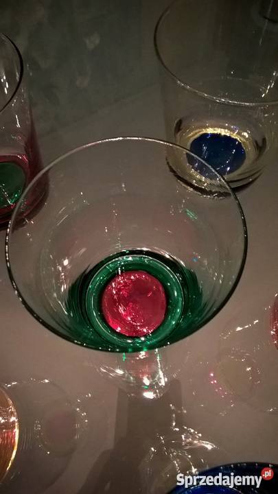 Szklanki z kolorowym dnem do napojów drinków wielokolorowy Kluczbork