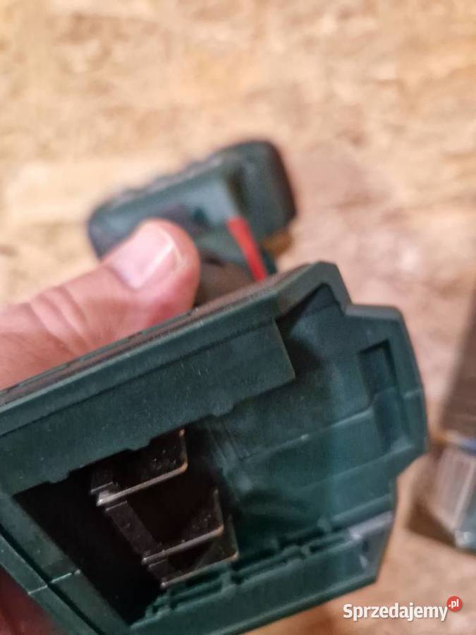 Akumulatorowa lampa ręczna LED 20 V PLHLA 20Li Głogowa