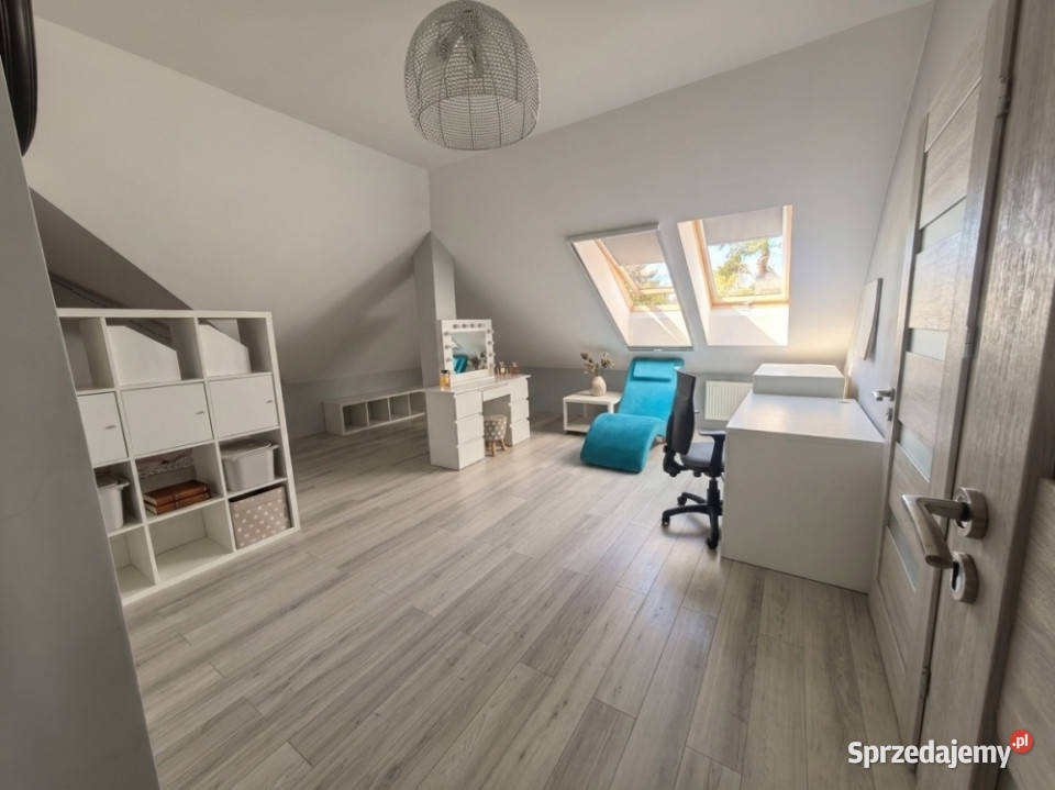 DOM JEDNORODZINNY W BOBROWCU Liczba pokoi 5