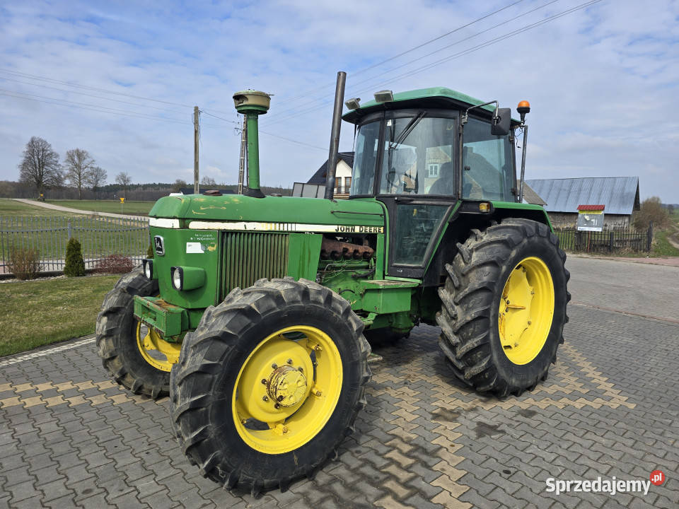 Ciągnik JOHN DEERE 3140 4x4 97 Baliki