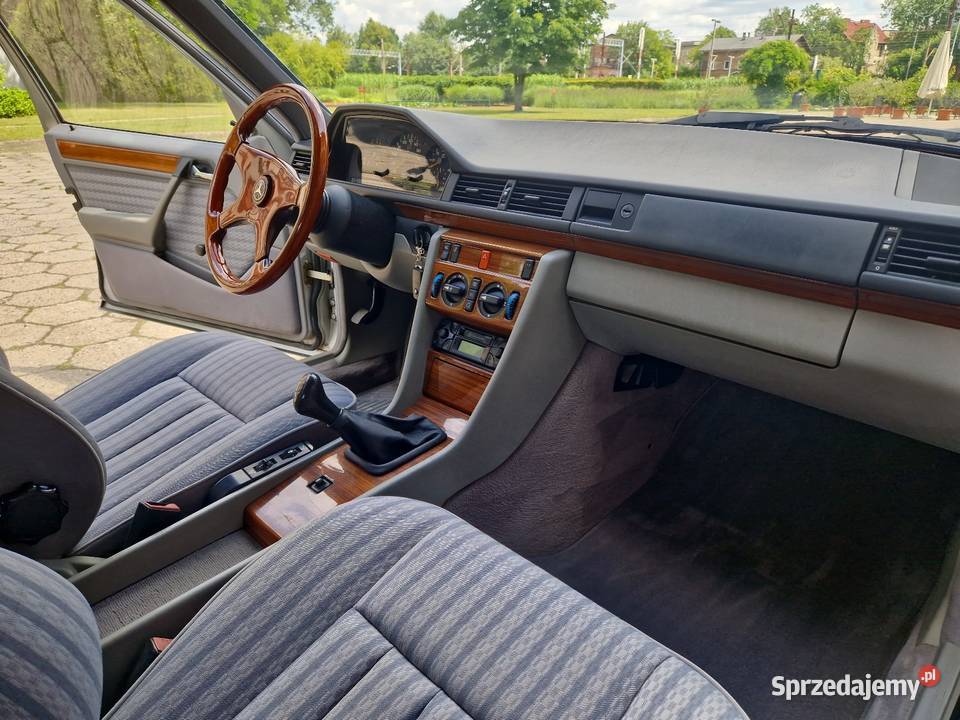 Mercedes Benz W124 300D Sedan / Limuzyna