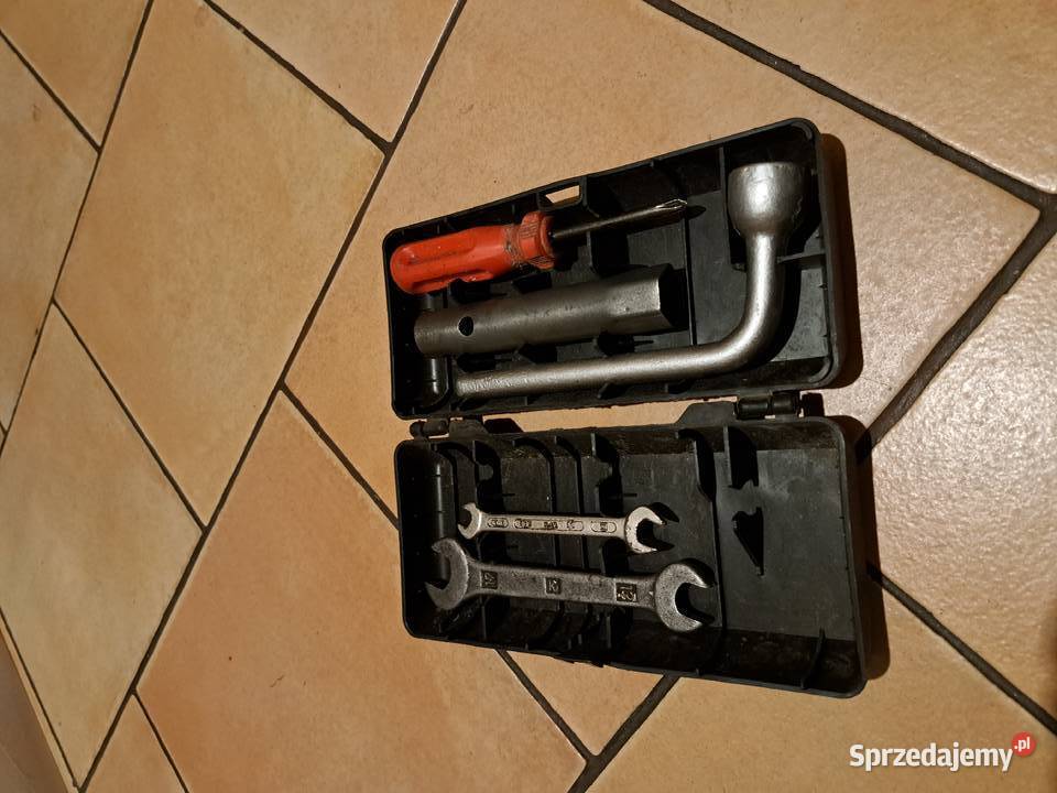 Skrzynka z kluczami Fiat 126p125p Leszno
