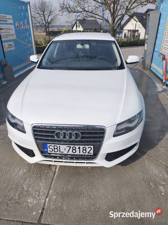 Biała audi a4b8 2011 A4