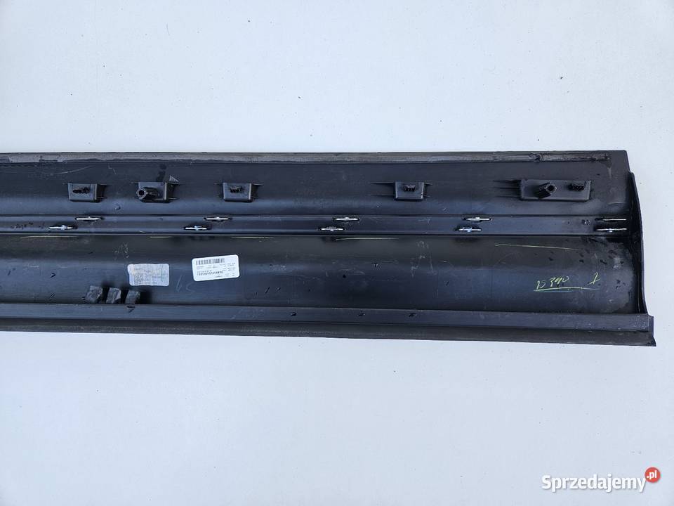 MERCEDES GLB W247 LISTWA DRZWI PRAWA PRZEDNIA Międzychód