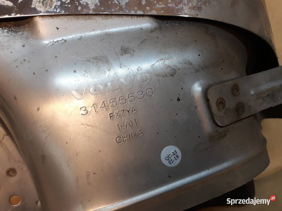 VOLVO V60 S60 II KOŃCÓWKA WYDECHU LEWA TYŁ osobowe Części Międzychód