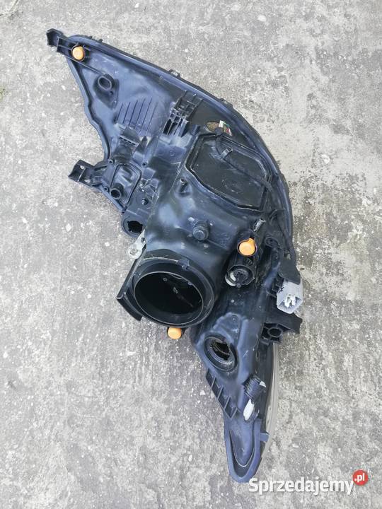 TOYOTA AURIS Lampa przednia Lewa USZKODZONA mazowieckie Poświętne sprzedam