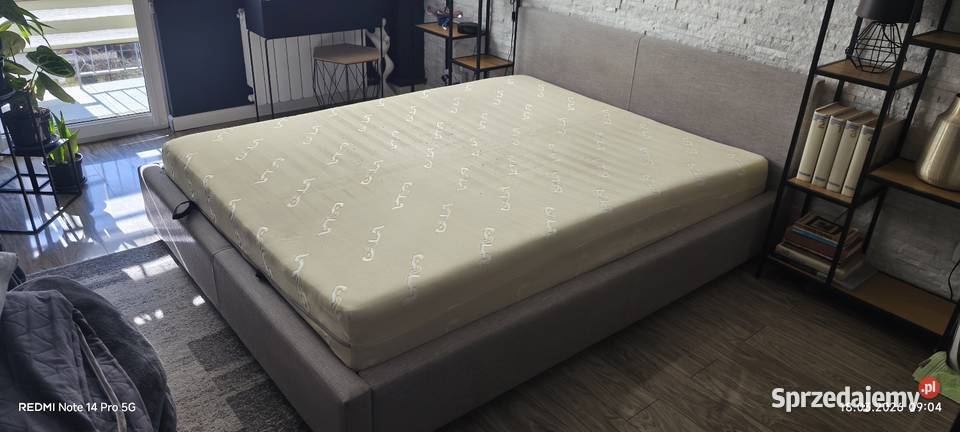 Duże łóżko z grubym materacem kujawsko-pomorskie Tuchola