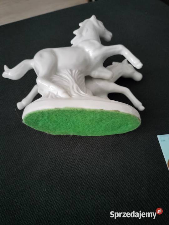 Figurka porcelanowa konie w galopie