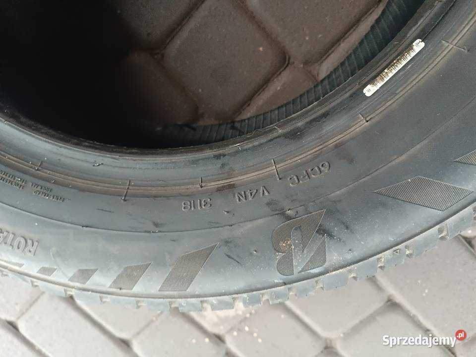 Opony zimowe 22560 R17 2 sztuki Bridgestone 225 Wieliczka