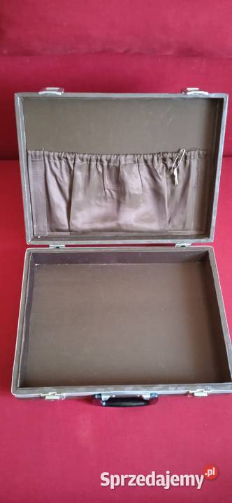 Neseser dyrektorski z czasów PRLu Świdnica sprzedam