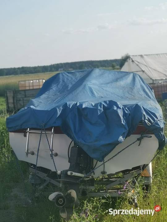 Motorówka z przyczepa do transportu łodzi Wołczyn