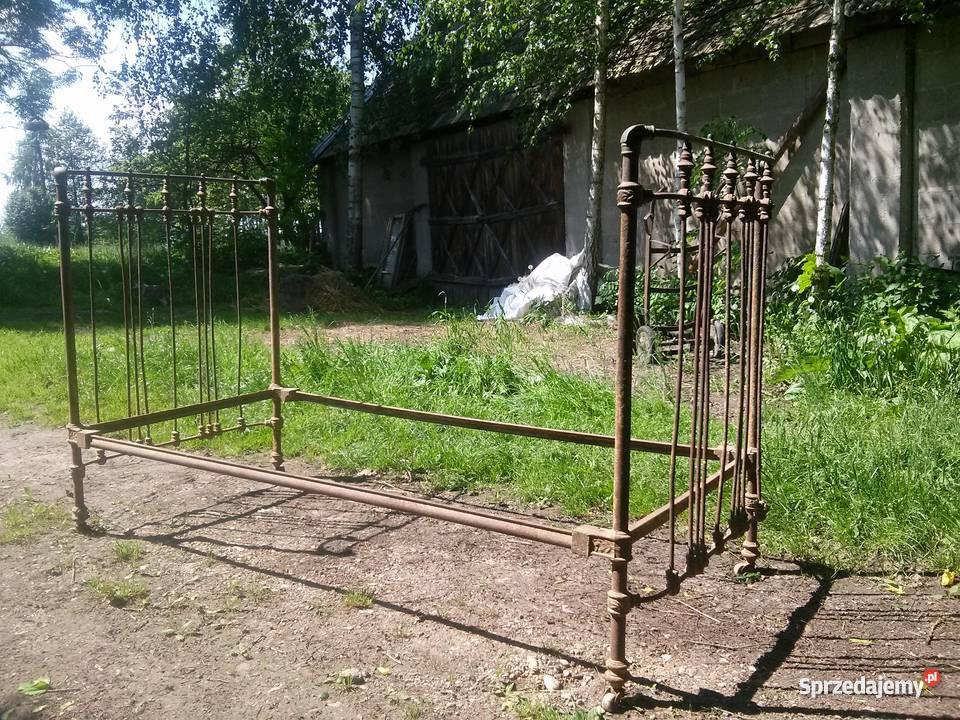 Zabytkowe Metalowe Łóżko z elementami ozdobnymi Meble Miedzianowo