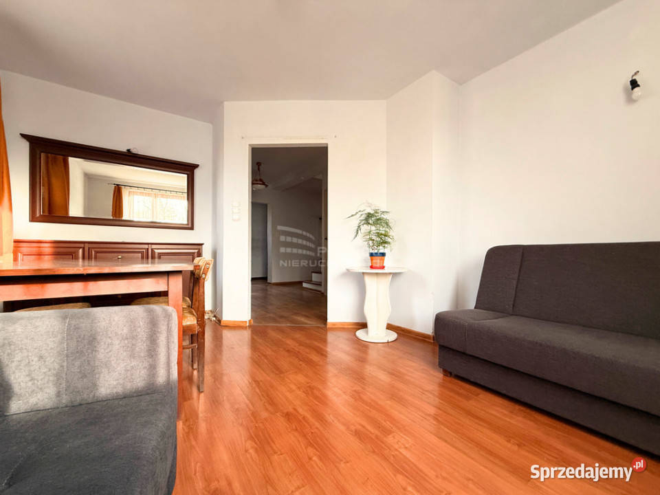 Dom spokojnej ulicy rzeką