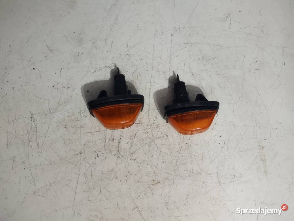 FIAT 126 P KIERUNKOWSKAZY BOCZNE FABRYKA Lublin
