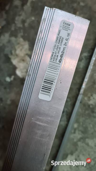 Kątownik aluminiowy o wymiarach 40x40x2 mm i Pleszew