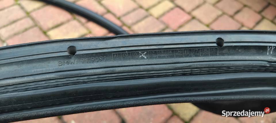 Uszczelka lewe drzwi kierowcy bmw e92 7119091