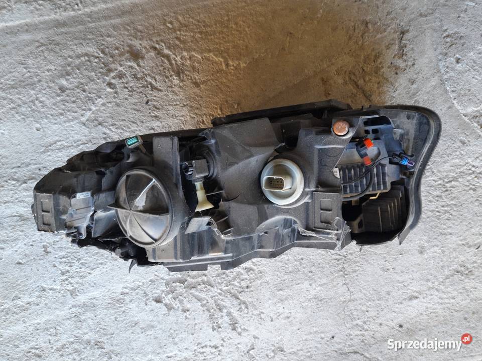 Dodge charger Lampa prawa xenon na części lubelskie