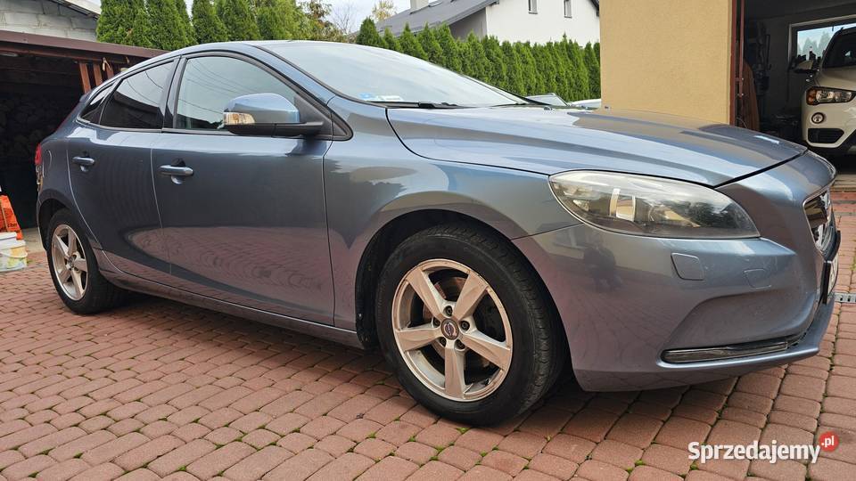 Volvo V40 16 T3 150 Lift 2012r Kamera 2 kpl kół Zarszyn sprzedam