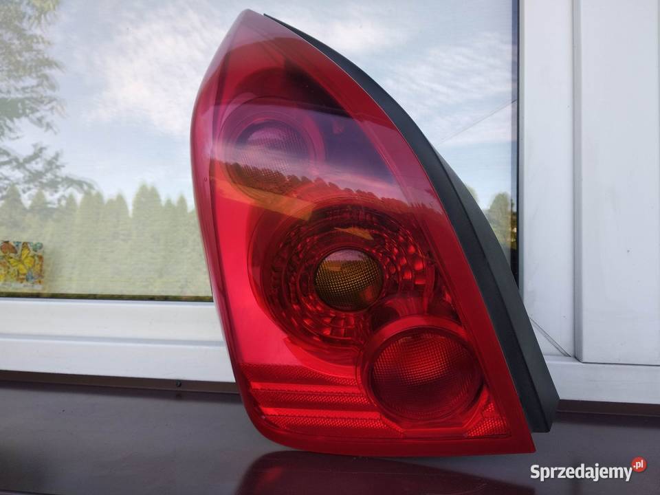 Nissan Primera P12 hatchback HB lampa tył tylna Sieradz