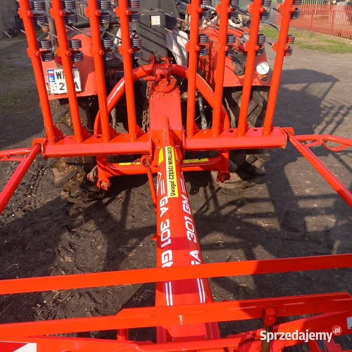 Zgrabiarka Kuhn 32 Zgrabiarki i przetrząsacze sprzedam