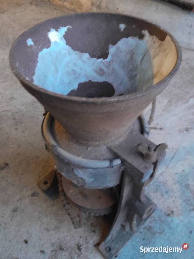 Stary młynek śrutownik zabytek do odswieżenia Dąbrowa Górnicza