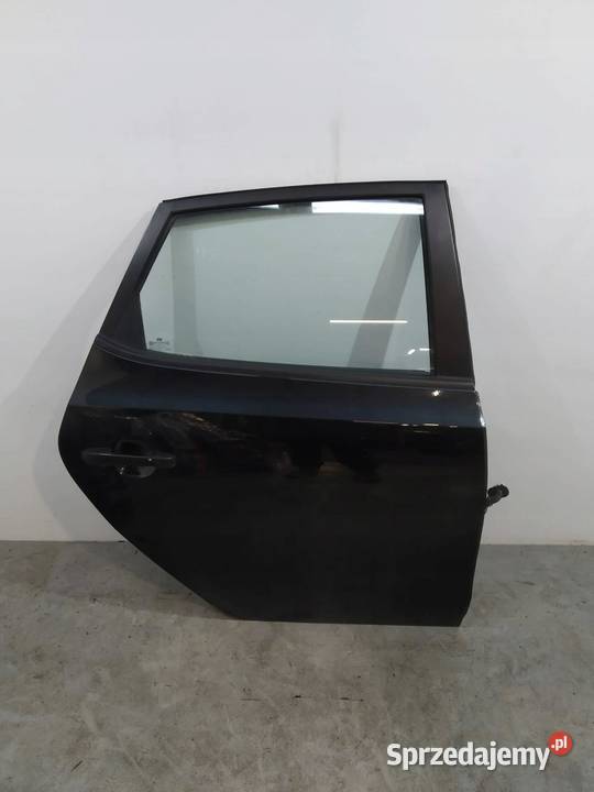 DRZWI PRAWE TYŁ 5D HB 9F Hyundai i30 I 20072012
