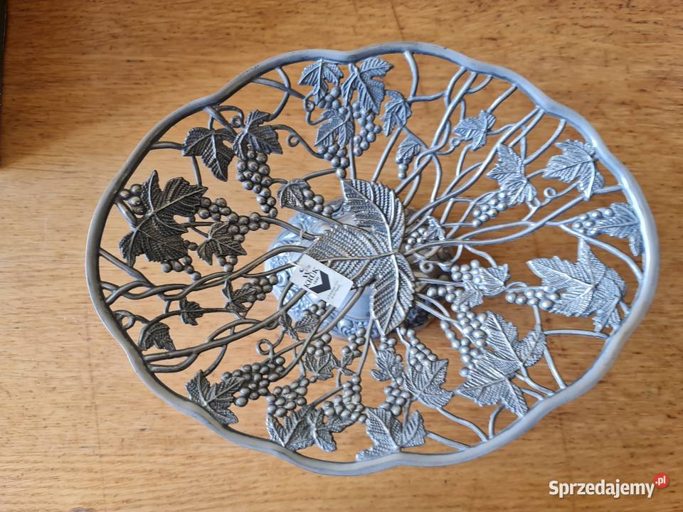 Paterakoszyk na nodze zdobiony kwiatem winogrona Warszawa