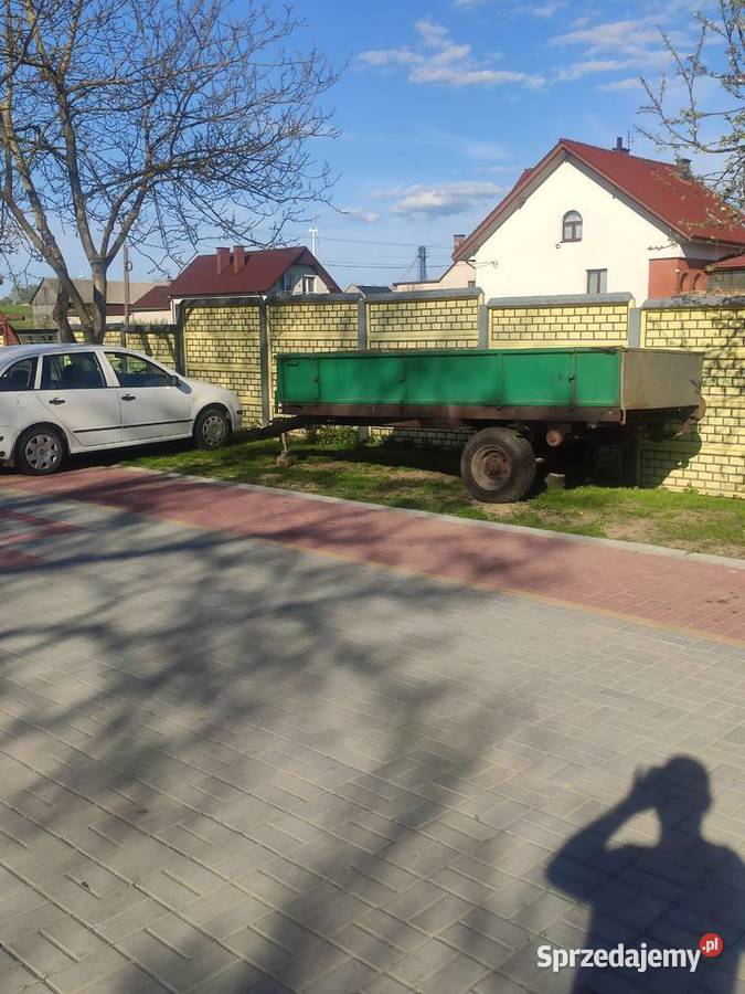 Przyczepa Rozrzutnik obornika czarna białostocka