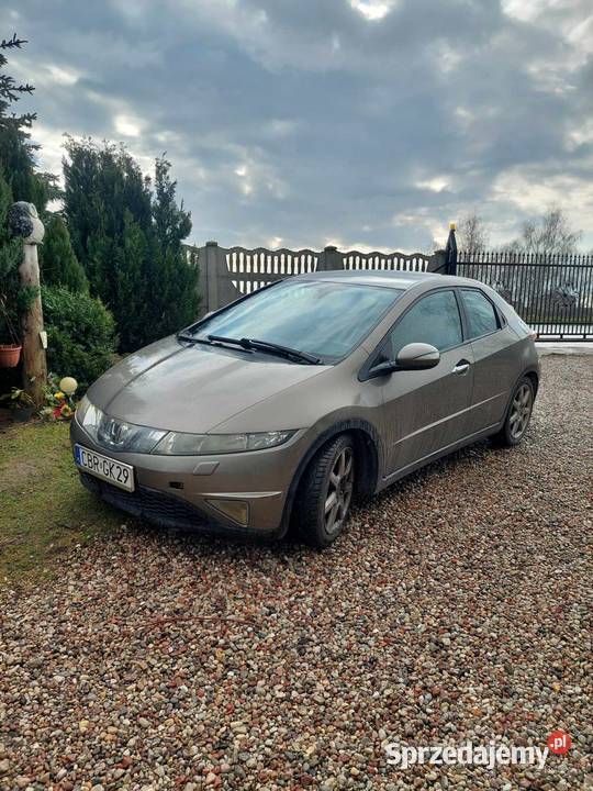 Honda Civic VIII UFO 18 benzyna 140 Sugajno