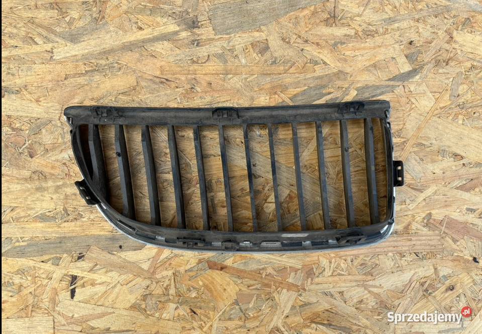 BMW E90 E91 E92 nerka atrapa grill prawa Międzychód