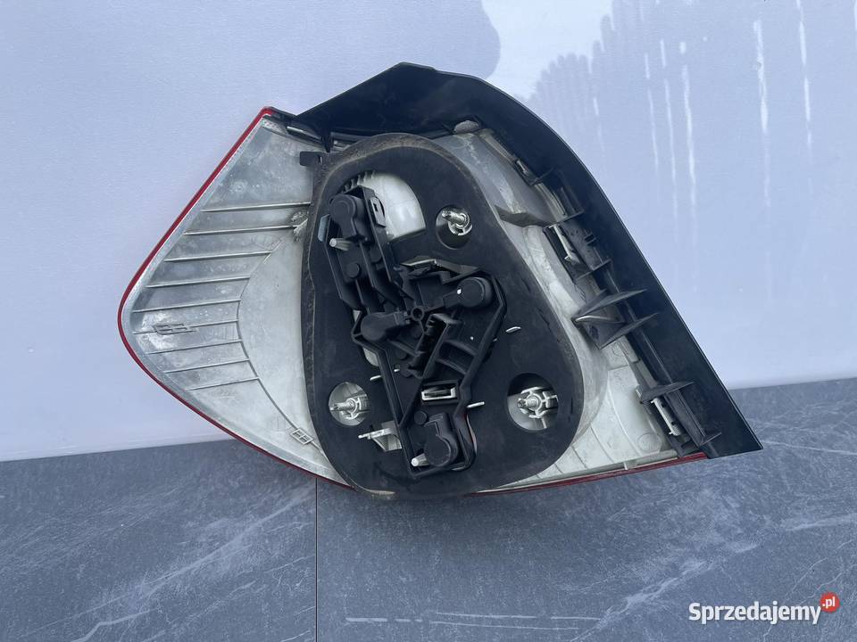 BMW 1 E87 PRAWA LAMPA TYŁ Ostroróg