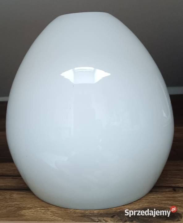 Biały szklany klosz