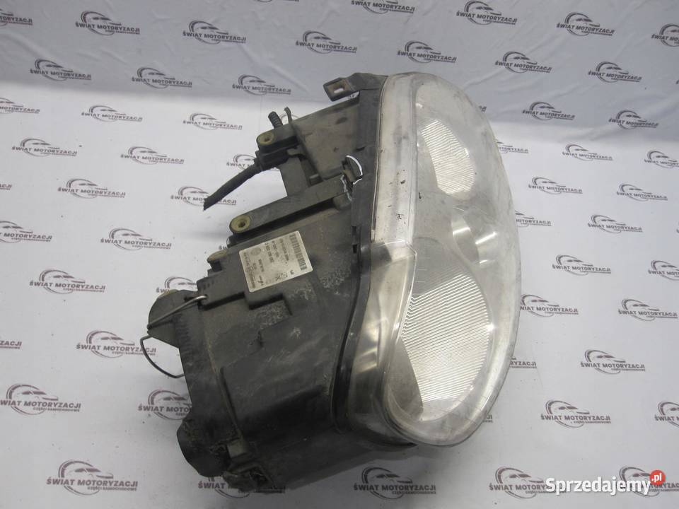 VOLKSWAGEN CADDY III 09r lampa prawy przód