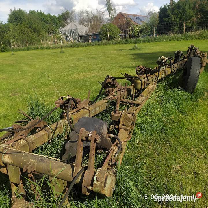 Ciągnik T 150K CHARKOWIE kirowiec z pługiem