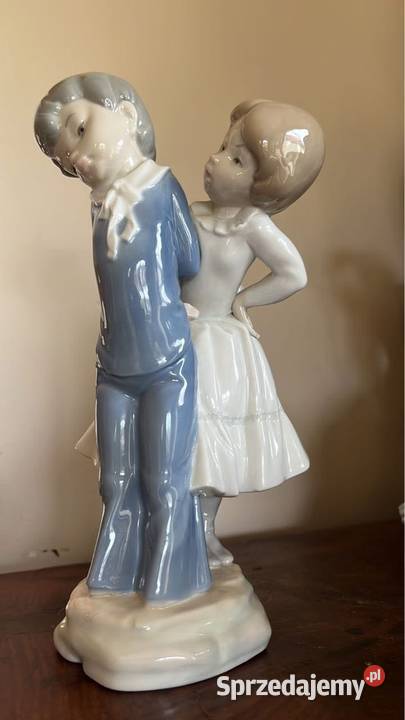 Figurka dziewczyny z chłopcem Figurka NAO Z Gdańsk