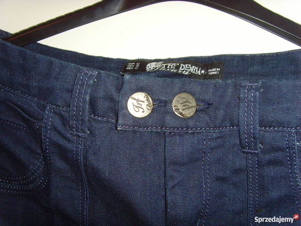 Jeansy Denim firmy Bershka rozszerzane u dołu Warszawa