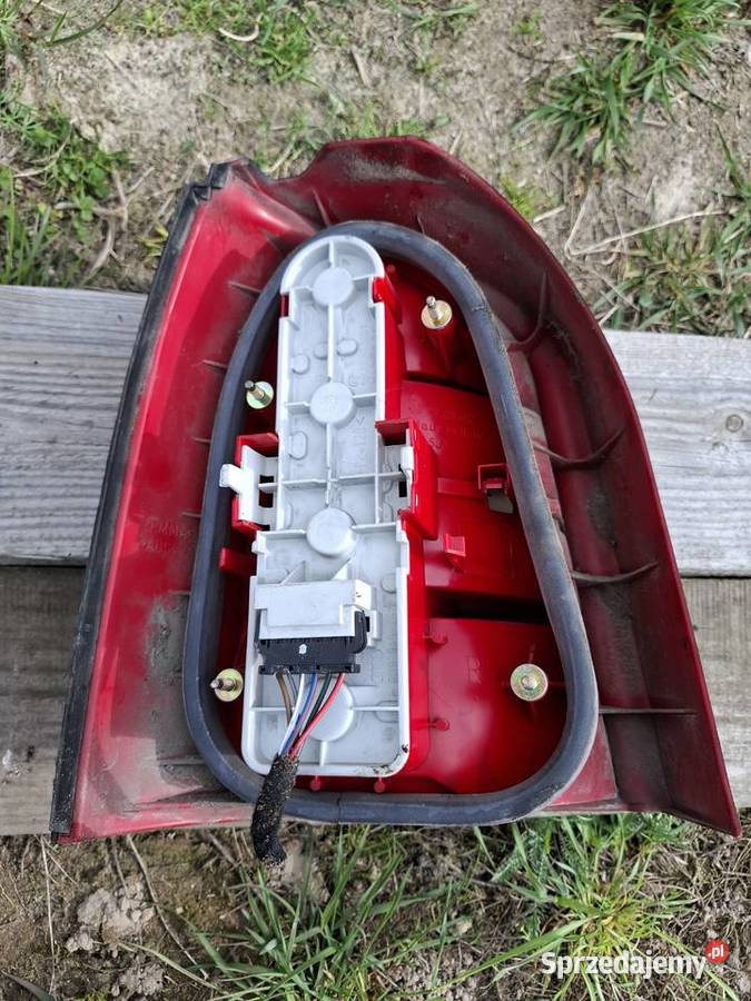 Lampa Prawa Tył Audi A4 B5 Lift Kombi Pozostałe lubelskie Wisznice