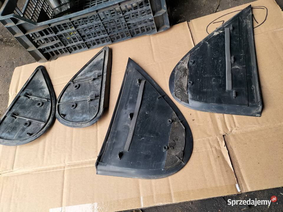 MONDEO MK2 zaśepka emblemat trójkąt drzwi SEDAN osobowe Kamień-Kolonia