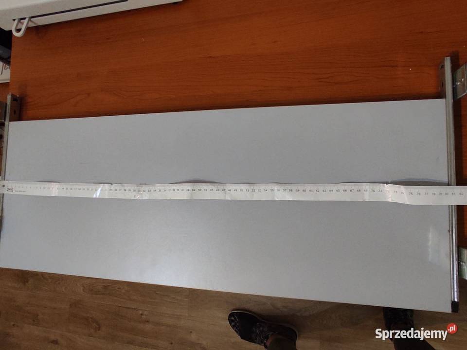 Szara półka z szyną na klawiaturę pod biurko Stoliki, uchwyty i półki Straszyn