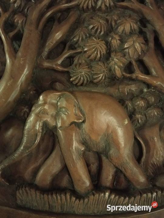 Sprzedam ręcznie rzeżbiony stół i cztery Sokołów sprzedam