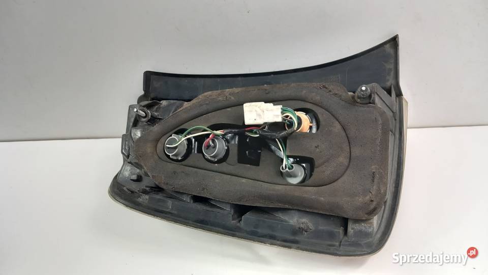 TOYOTA PRIUS II LIFT LAMPA TYŁ PRAWY Zbierkowo