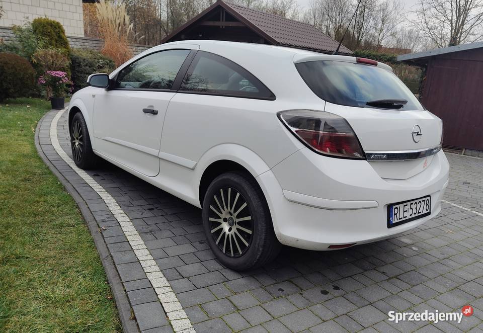 Opel Astra GTC 90 benzyna 2009 r manualna Leżajsk