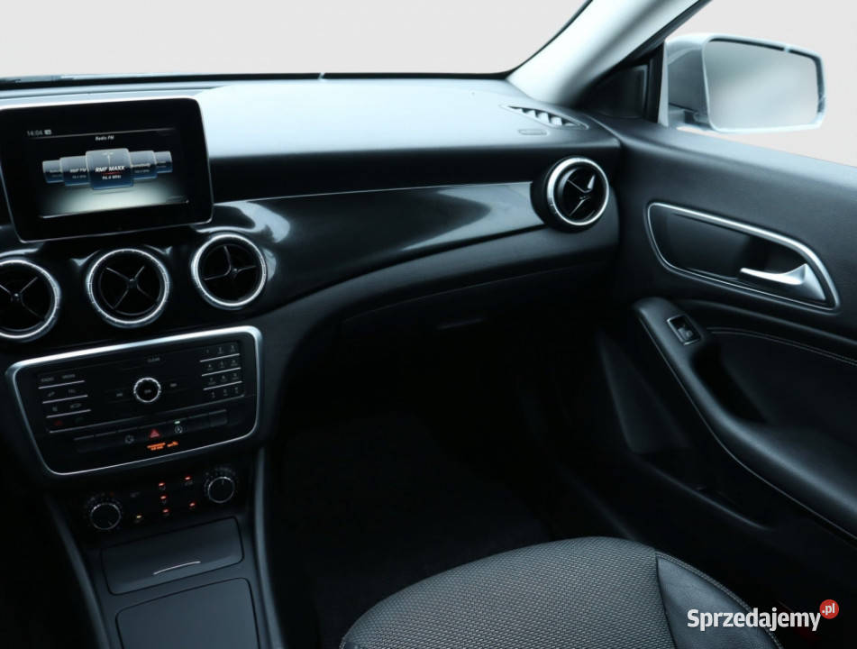 Mercedes CLA 250 4MATIC komputer pokładowy