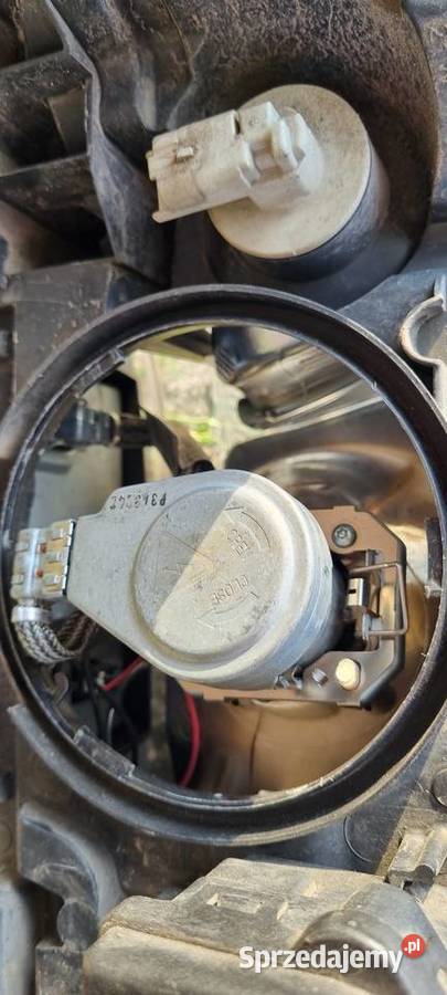 Lampy przednie reflektory Renault Laguna 2 Xenon Lampy przednie sprzedam