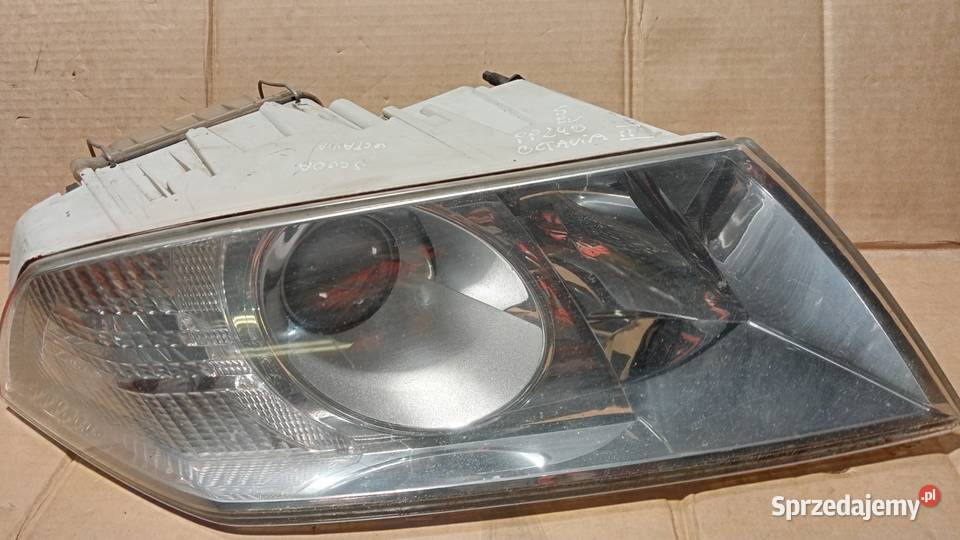 SKODA OCTAVIA II LAMPA PRZÓD PRAWA EU osobowe Oświetlenie Zbierkowo