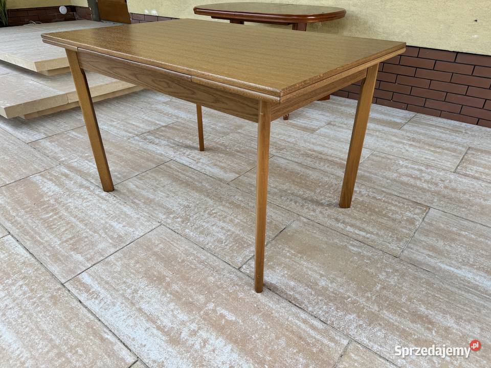 Stół rozkładany prosty w kolorze dębowym do Sulbiny