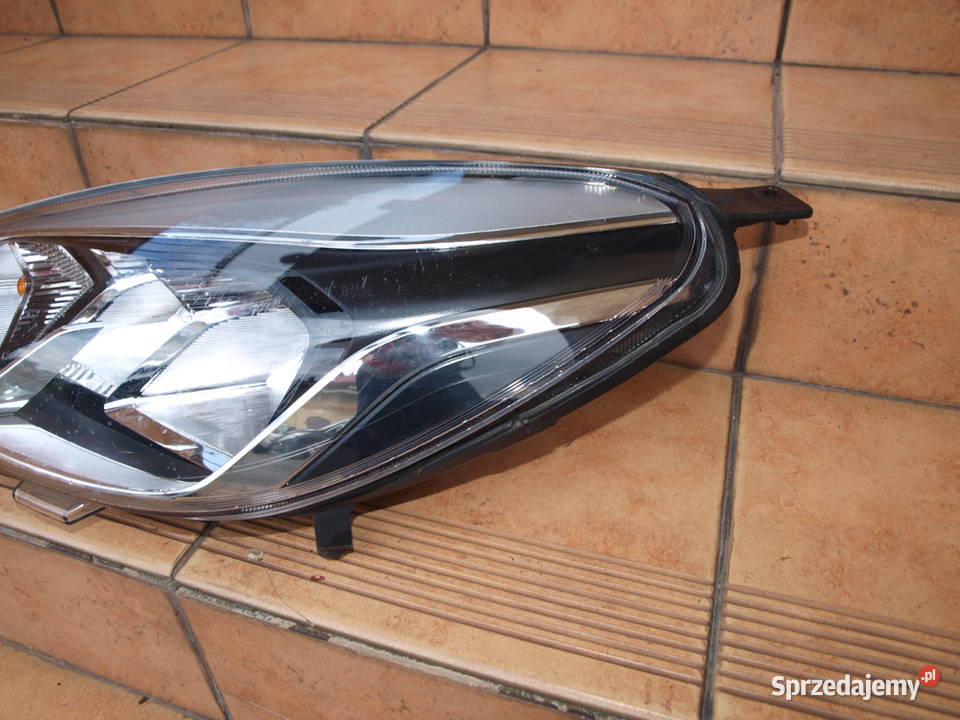 Ford Fiesta Mk8 lampa lewa przód zwykła 2017 Kalisz