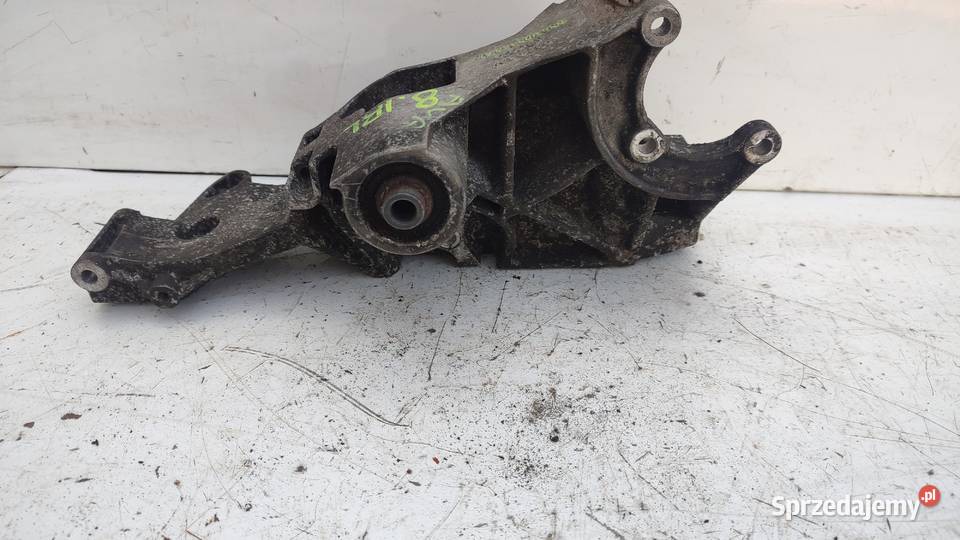 8SKODA SUPERB I 19 TDI ŁAPA PODSTAWA ALTERNATORA