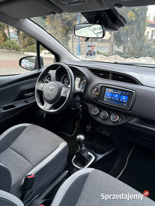 Toyota Yaris 15 Kamera Podgrzewane kurtyny powietrzne Tarnowskie Góry sprzedam