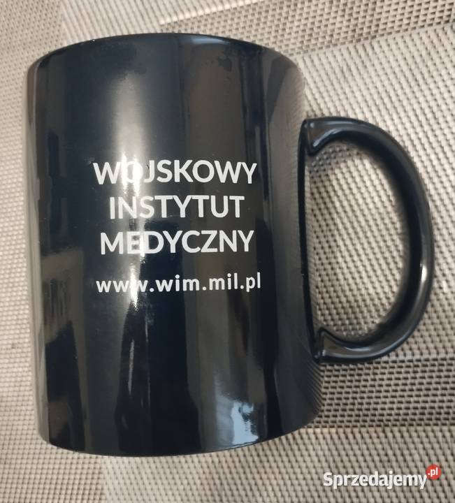 Kubek Szaserów Wojskowy Instytut Medyczny czarny Porcelana i szkło mazowieckie Warszawa